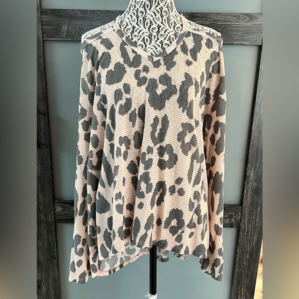Chic Leopard Print Women's Sweatshirt